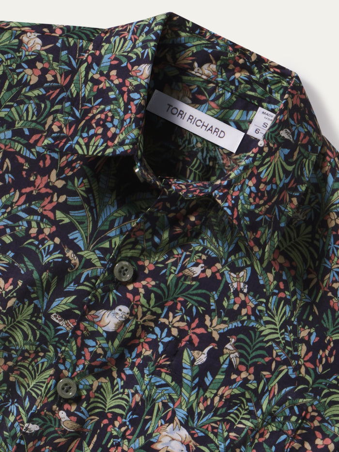 Blue and green floral-leaf print cotton short-sleeve shirt, collar label detail view.
